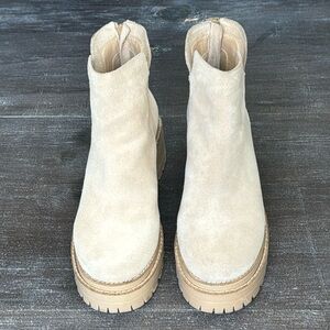 Gianni Bini Griffyn Beige Suede Lug Sole Back Zipper Ankle Boots Booties Sz 7.5